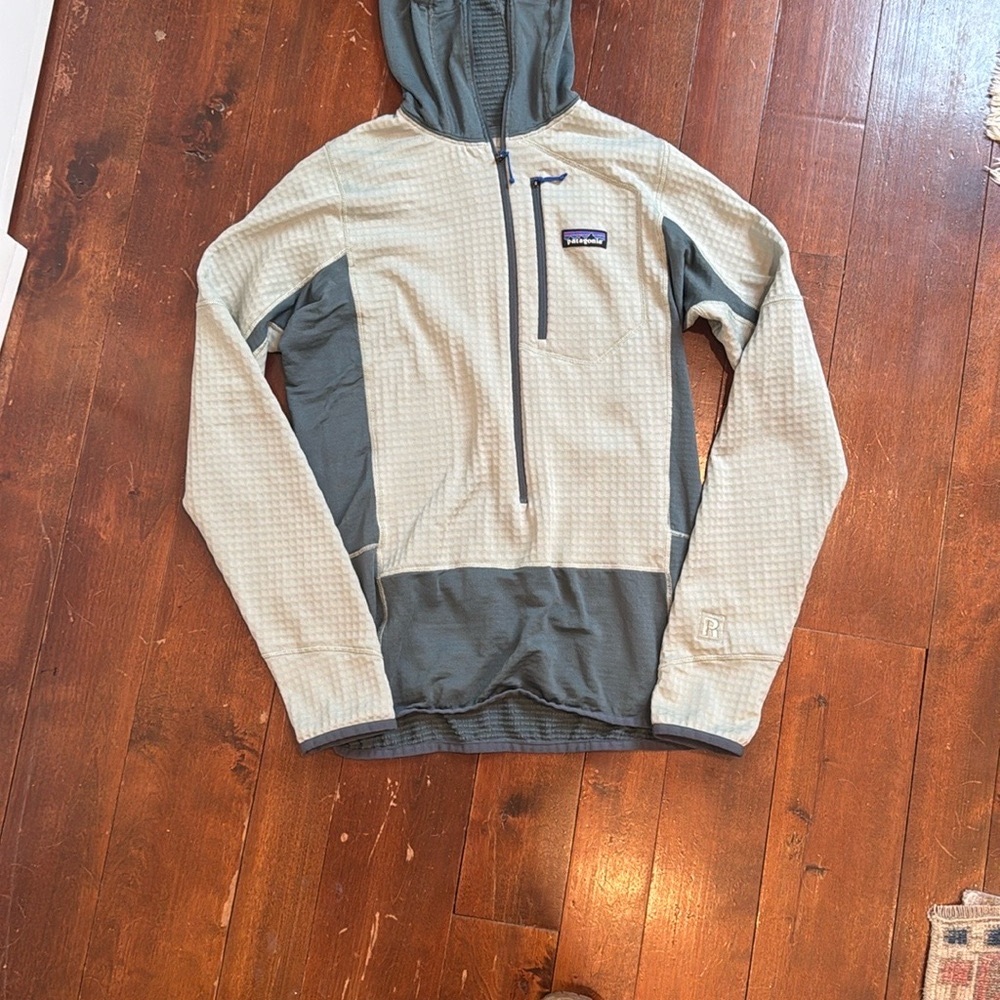 Patagonia Men’s XS - R1 Capiline 1/4 Zip Hoodie
